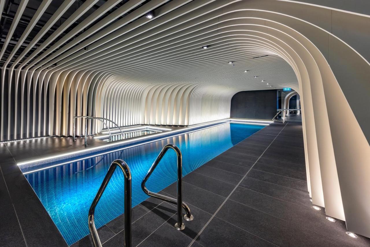 Skye Suites سيدني المظهر الخارجي الصورة The pool at The Standard London