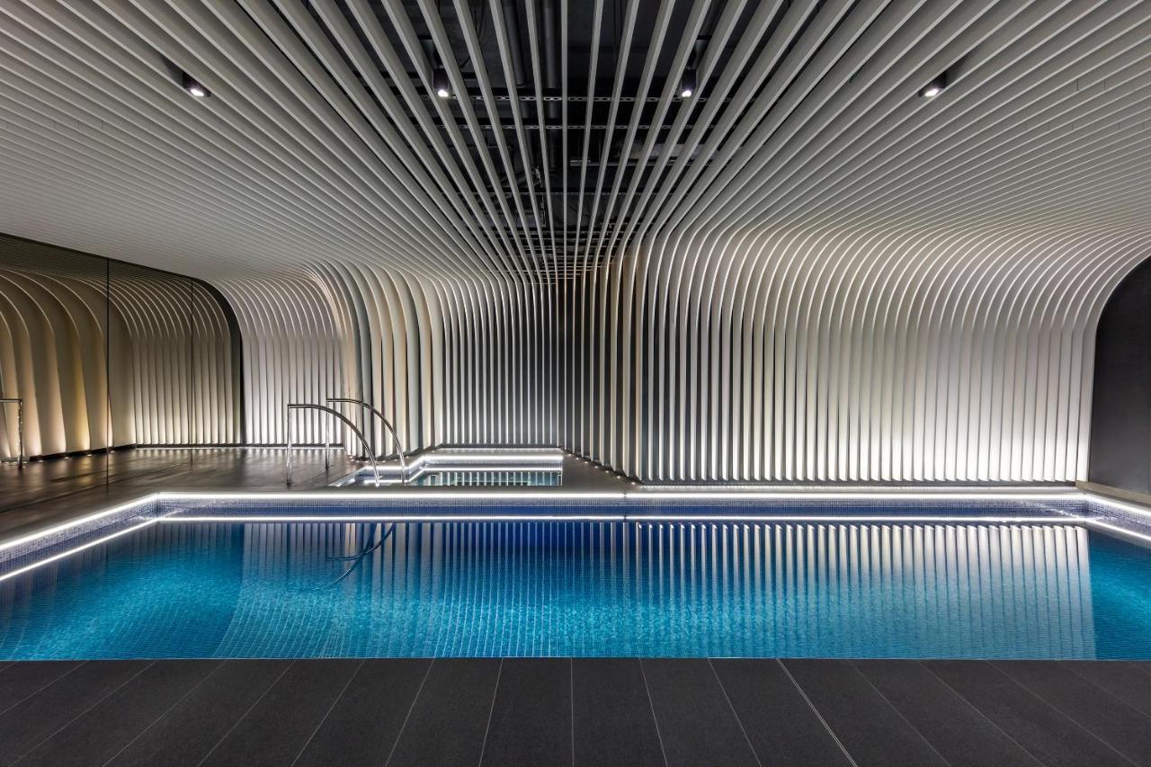 Skye Suites سيدني المظهر الخارجي الصورة The pool at The Standard London